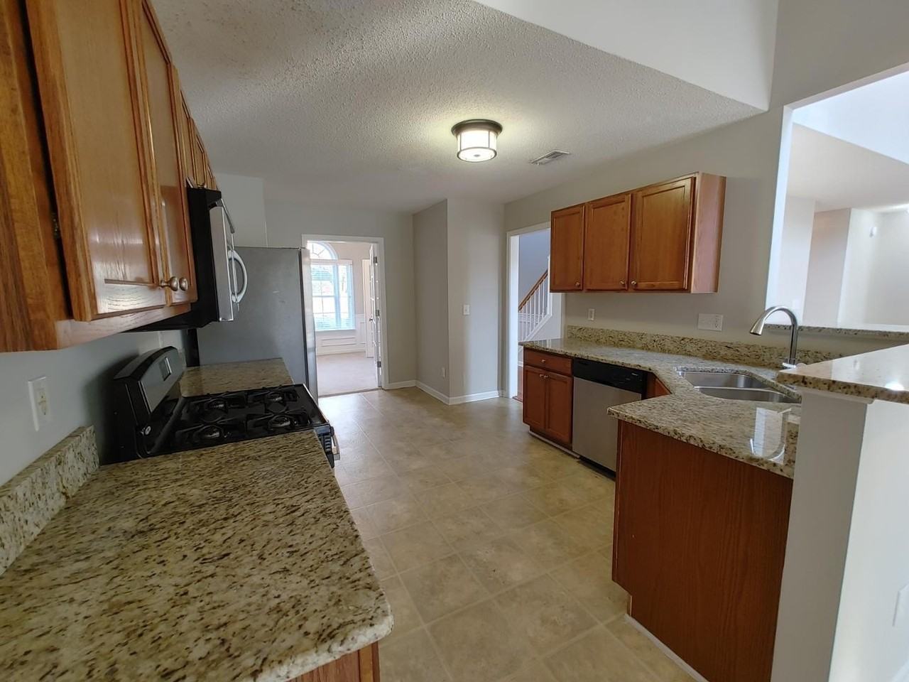 809 Brickstone Dr - Photo 3 of 31