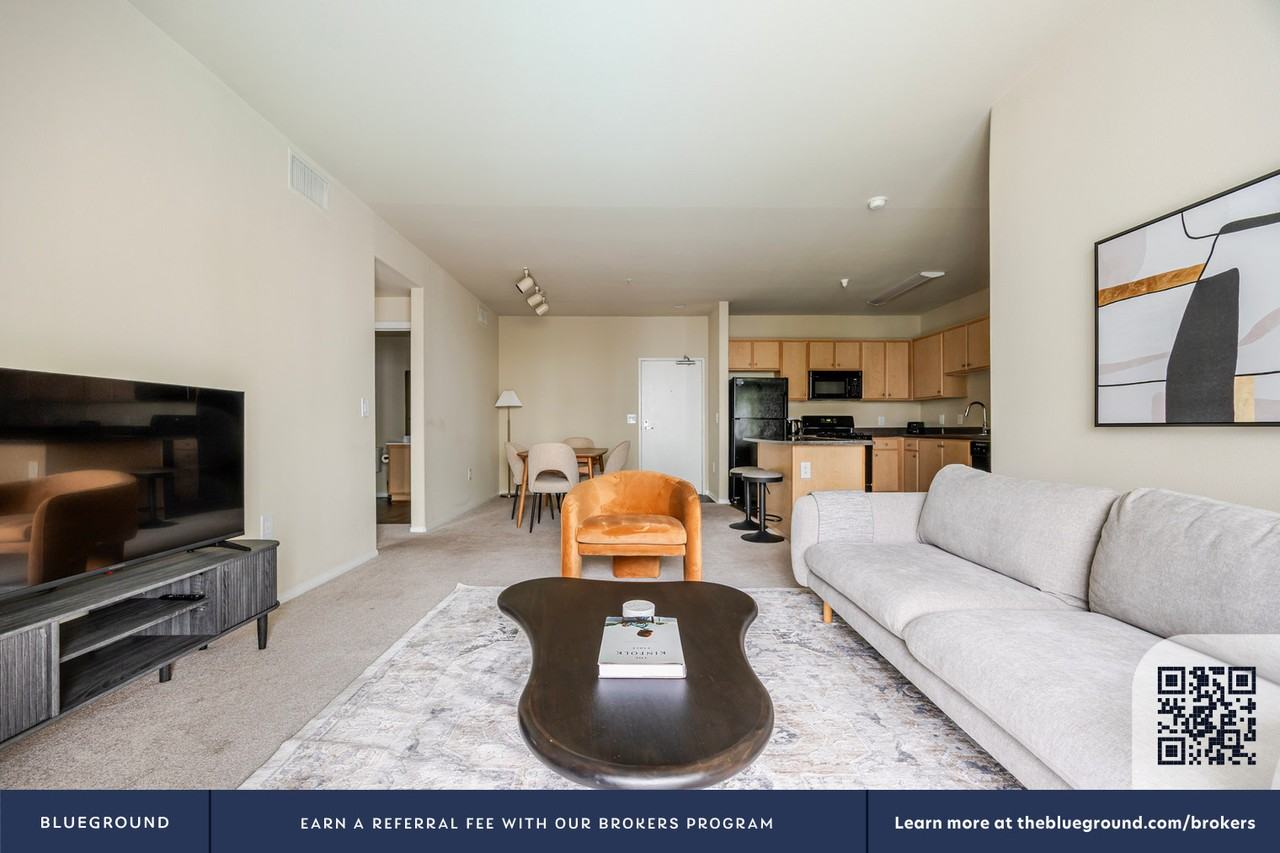 5535 Westlawn Avenue - Photo 5 of 47