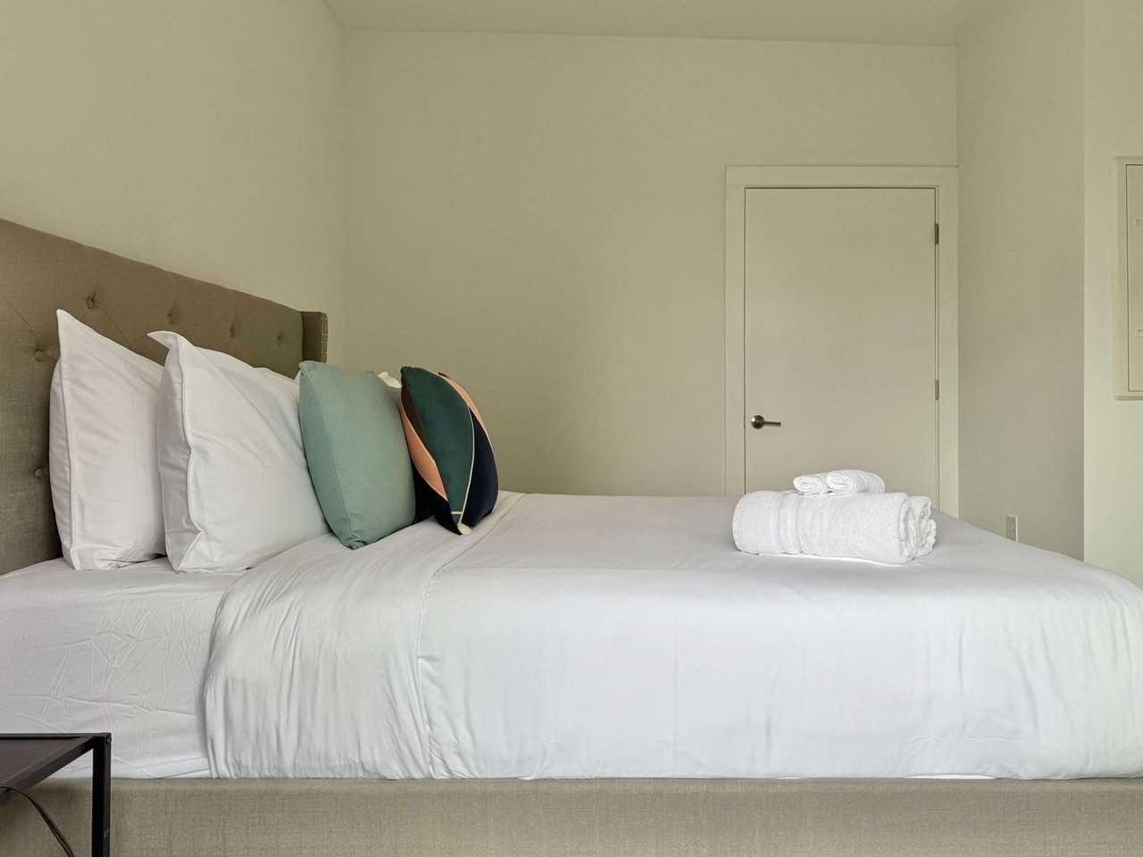 542 Boulevard Ne #1299400P - Photo 6 of 22