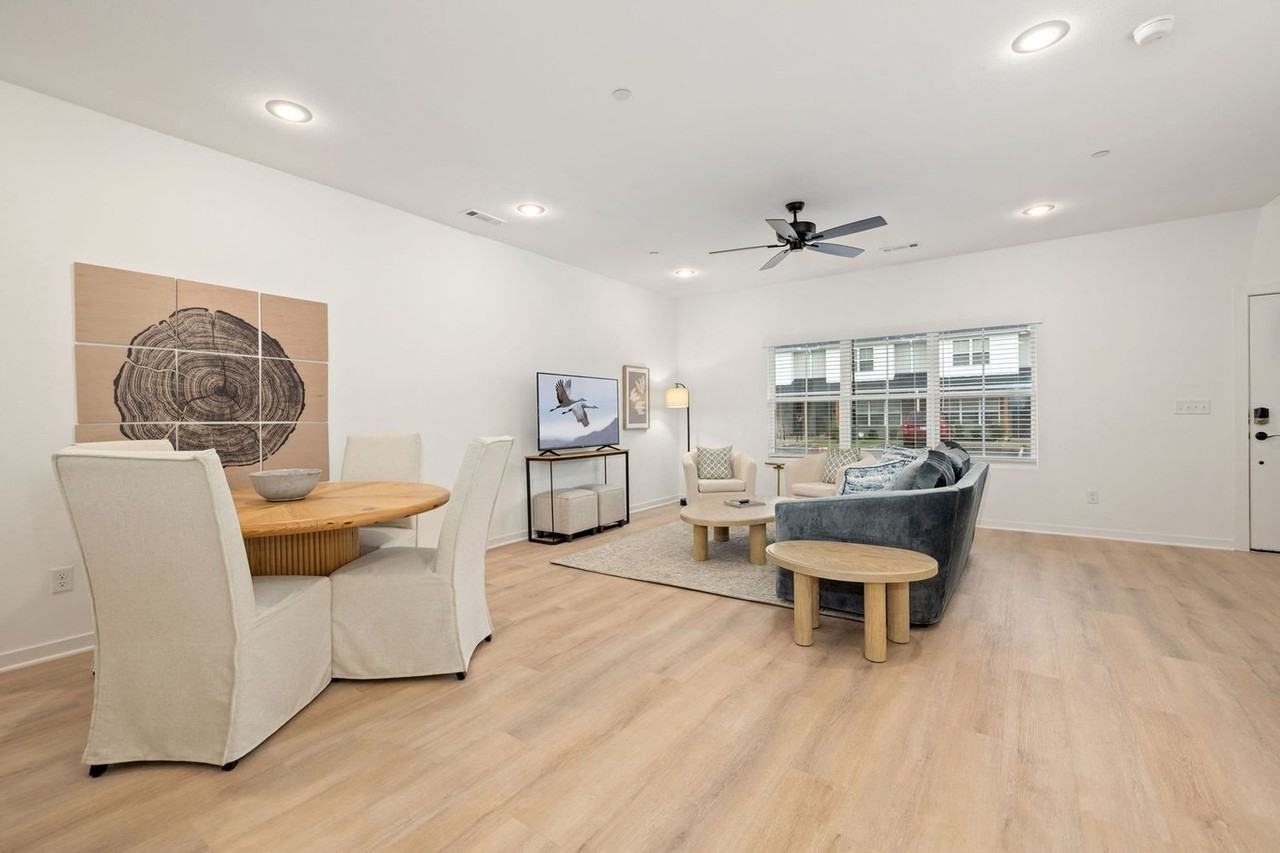 1935 S Garland Ave #1338736P - Photo 4 of 26