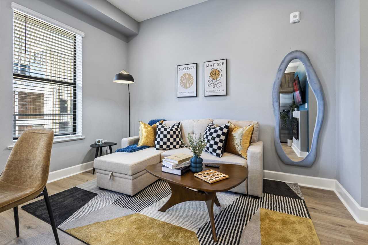 1812 Hickory St #1383539P - Photo 4 of 50