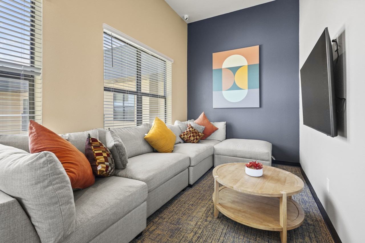 1812 Hickory St #1383539P - Photo 5 of 50