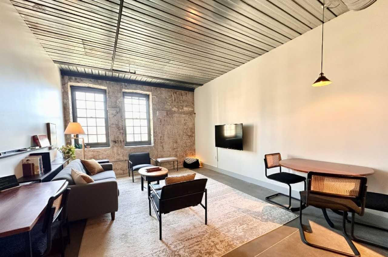 1009 W Juneau Ave #1390080P - Photo 2 of 24