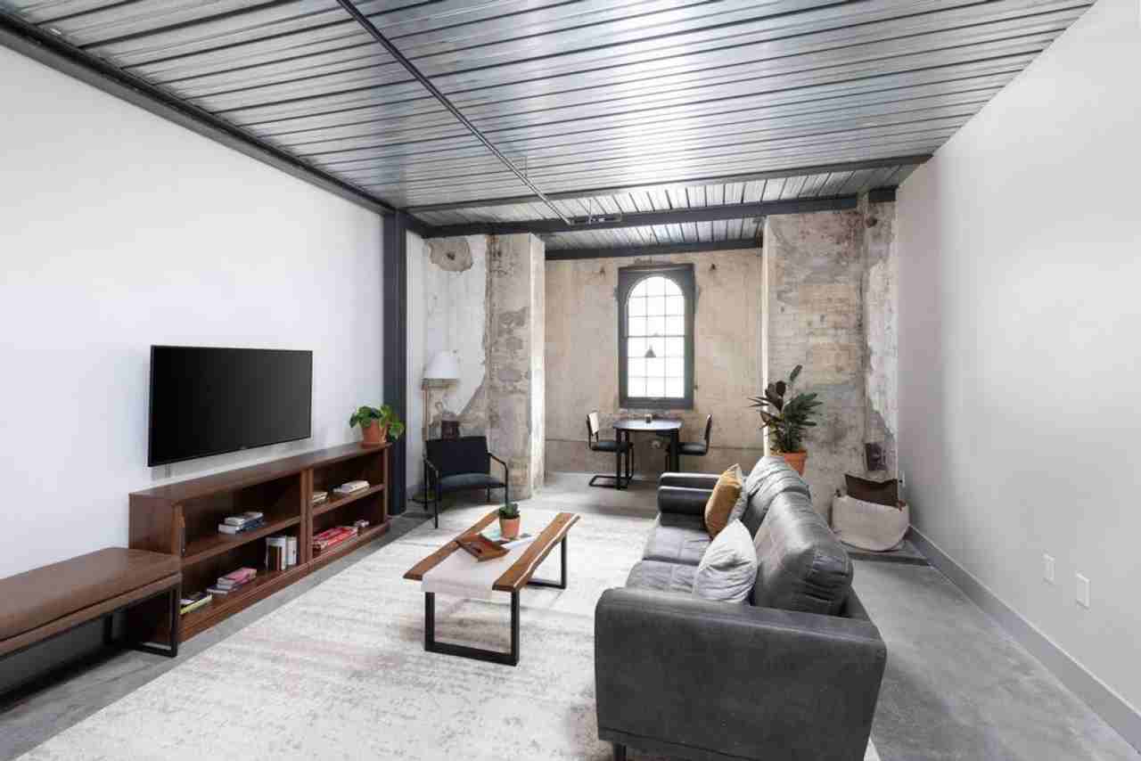 1009 W Juneau Ave #1390080P - Photo 4 of 24