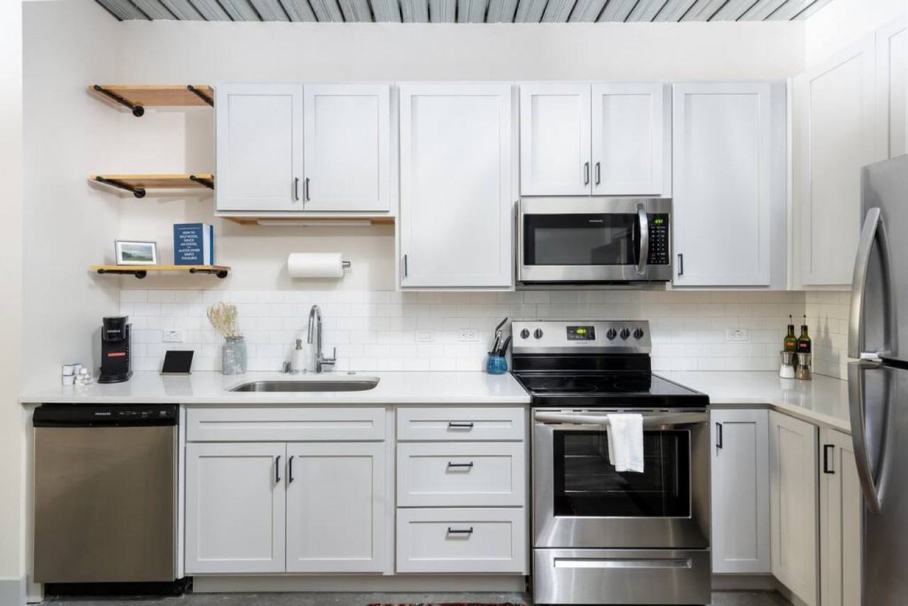 1009 W Juneau Ave #1390080P - Photo 6 of 24