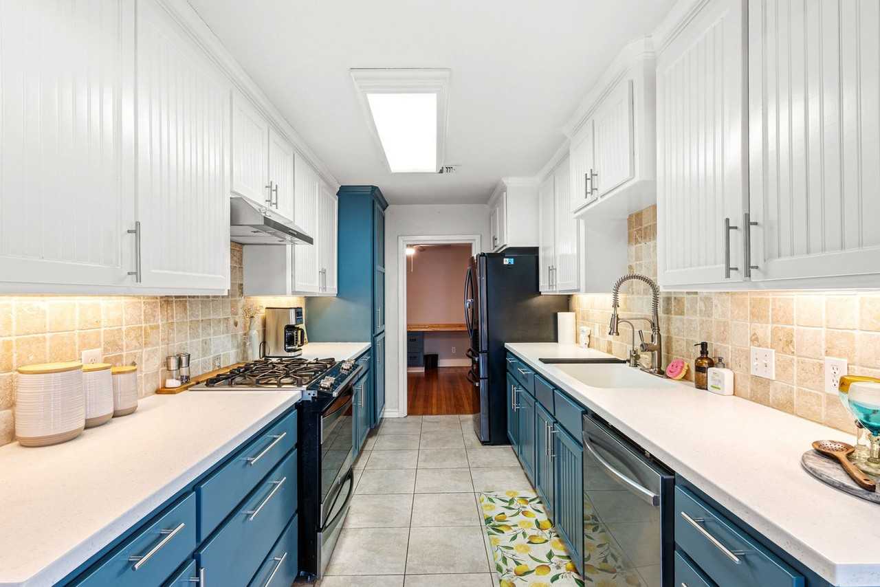 306 Naples St #1406937P - Photo 2 of 31