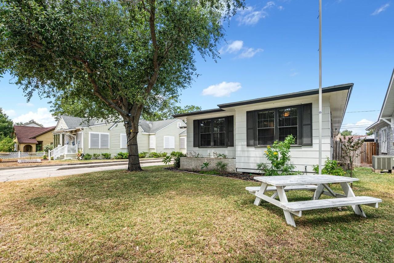 306 Naples St #1406937P - Photo 6 of 31