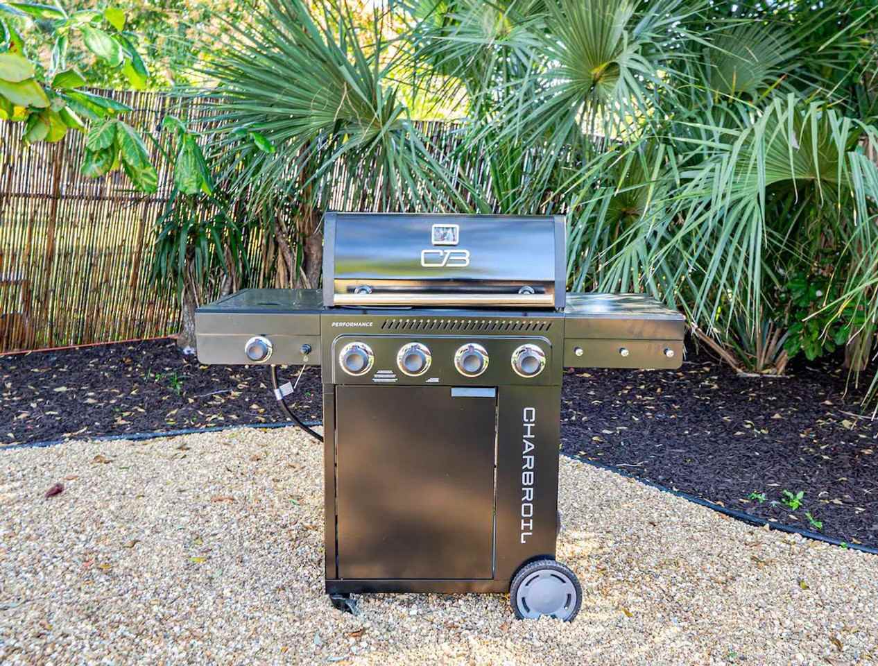 190 Dover St #1424295P - Photo 3 of 28