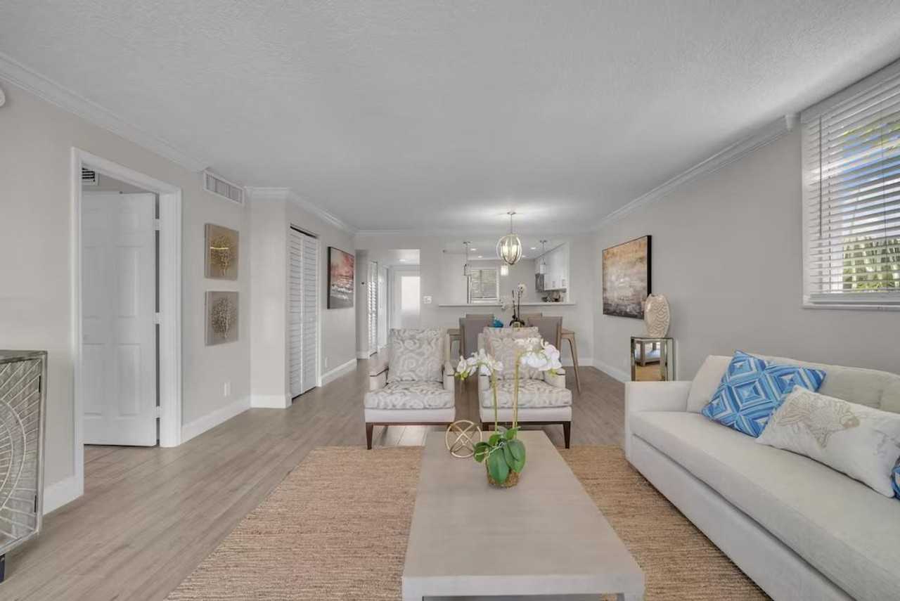 502 Ne Wavecrest Way #1424315P - Photo 2 of 32