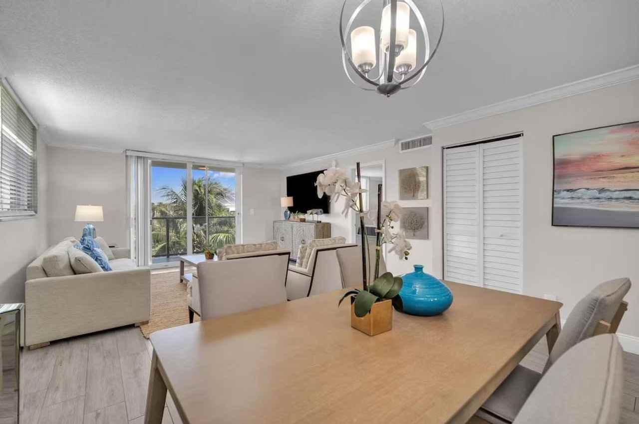 502 Ne Wavecrest Way #1424315P - Photo 3 of 32