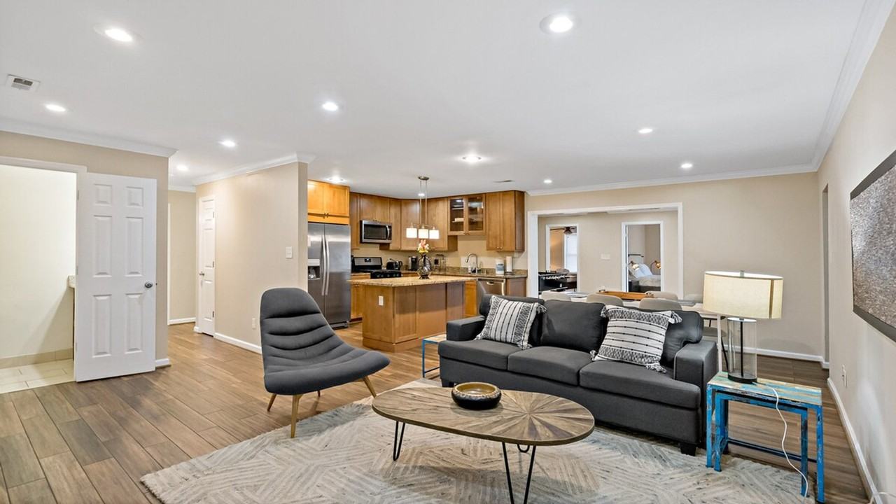 7103 Highland St #1395505P - Photo 3 of 48