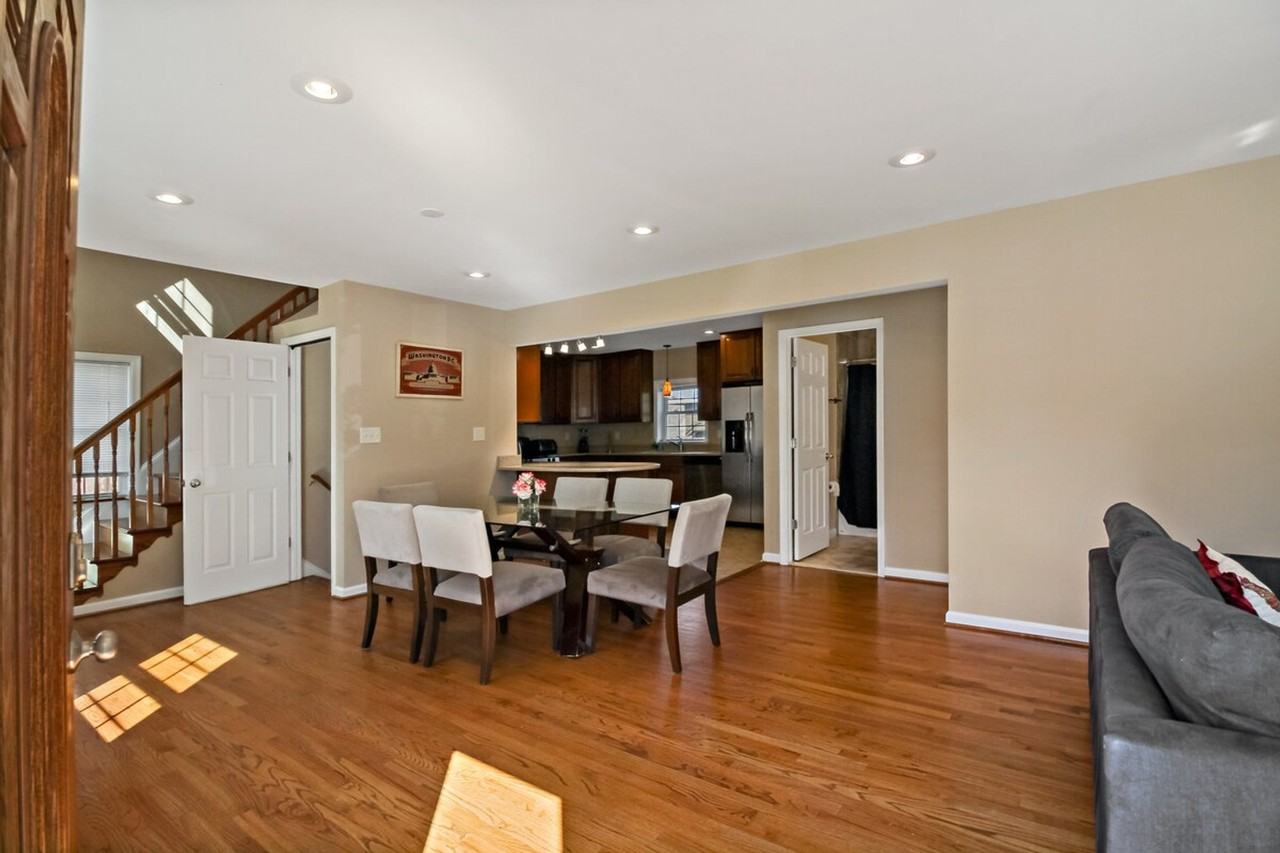 808 W Broad St #1395516P - Photo 2 of 30