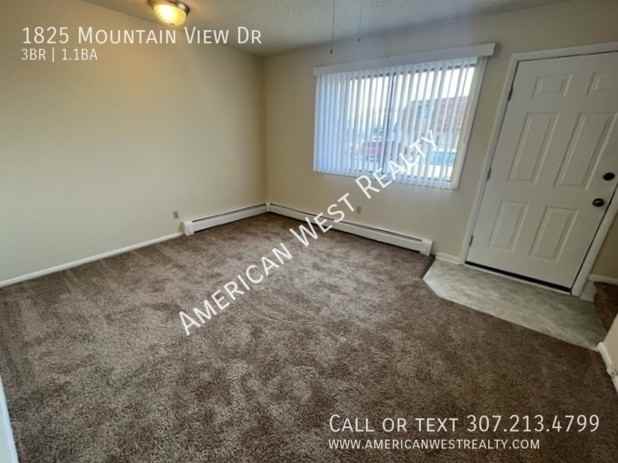 1825 Mountain View Dr - Photo 2 of 10