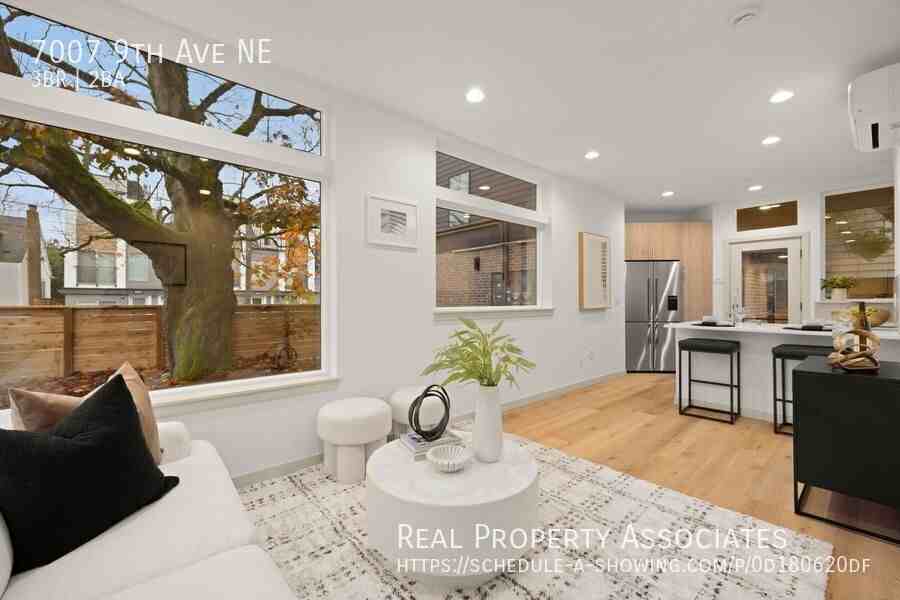 7007 9th Ave Ne - Photo 4 of 30