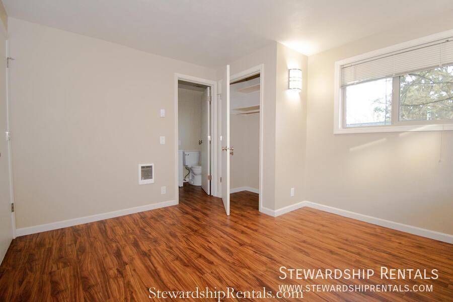 528 Tyler St #14 - Photo 3 of 11