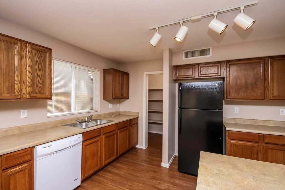 14844 W Columbine Dr - Photo 7 of 13