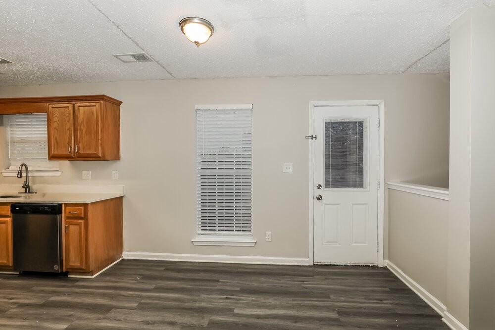 5391 Katherine Village Dr - Photo 6 of 17