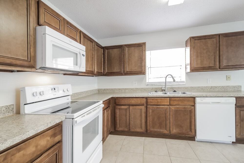 3137 Holland Dr - Photo 6 of 16