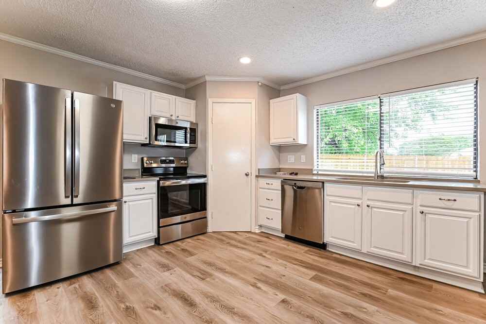 8902 Miami Dr - Photo 6 of 16