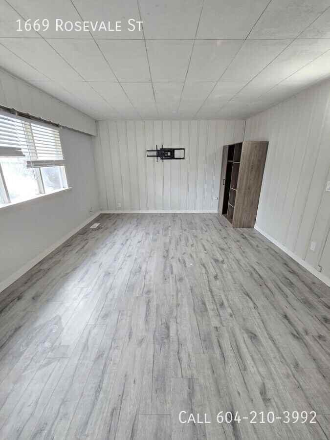 1669 Rosevale St - Photo 2 of 12