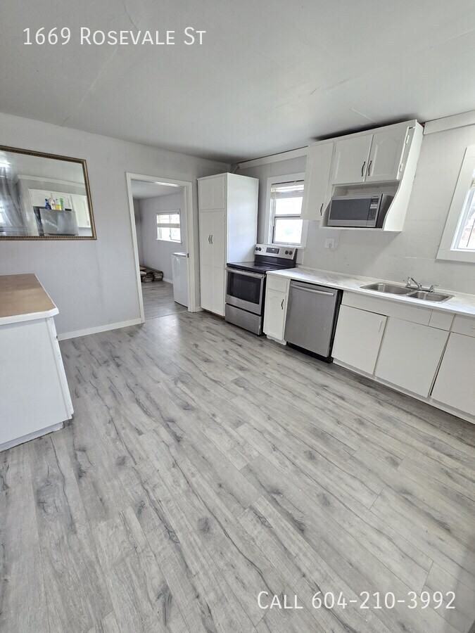 1669 Rosevale St - Photo 3 of 12