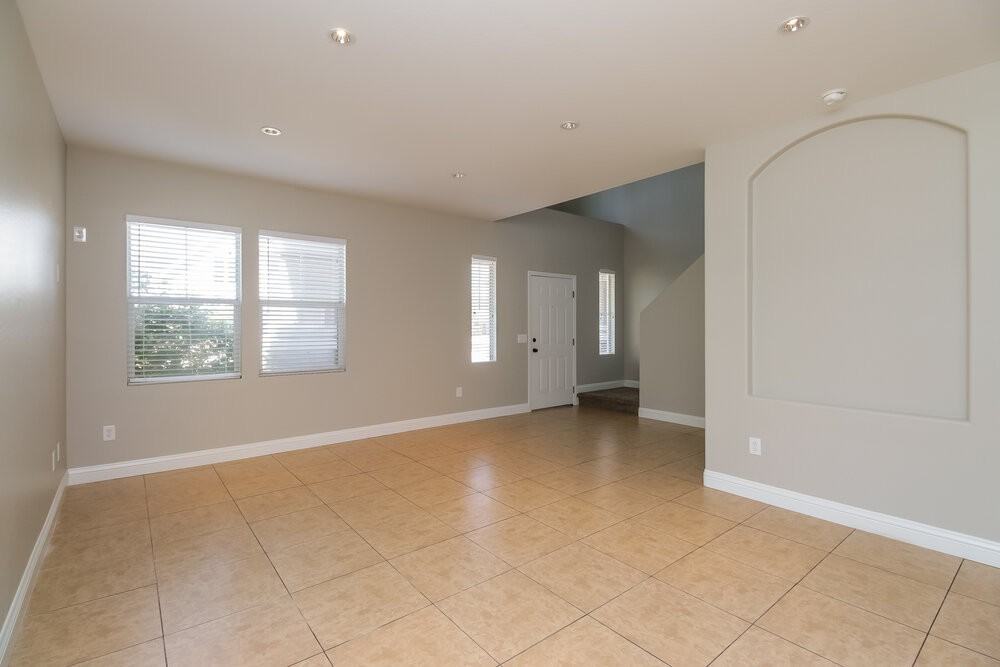 2027 S 87th Pl - Photo 4 of 16