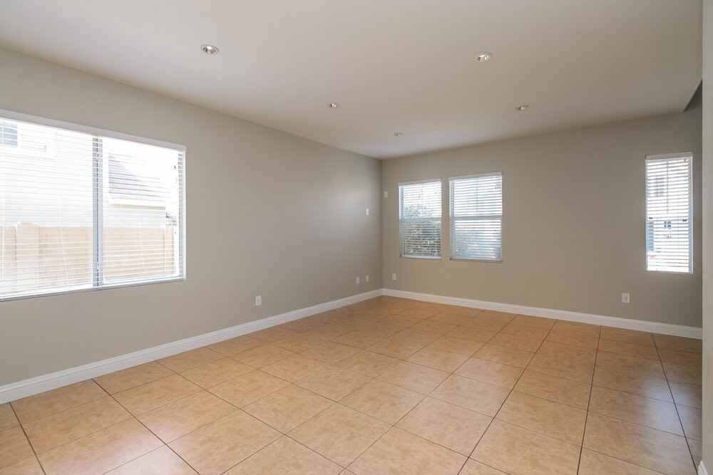 2027 S 87th Pl - Photo 7 of 16