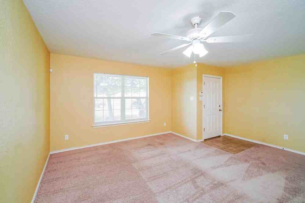 8007 Heights Vly - Photo 2 of 14