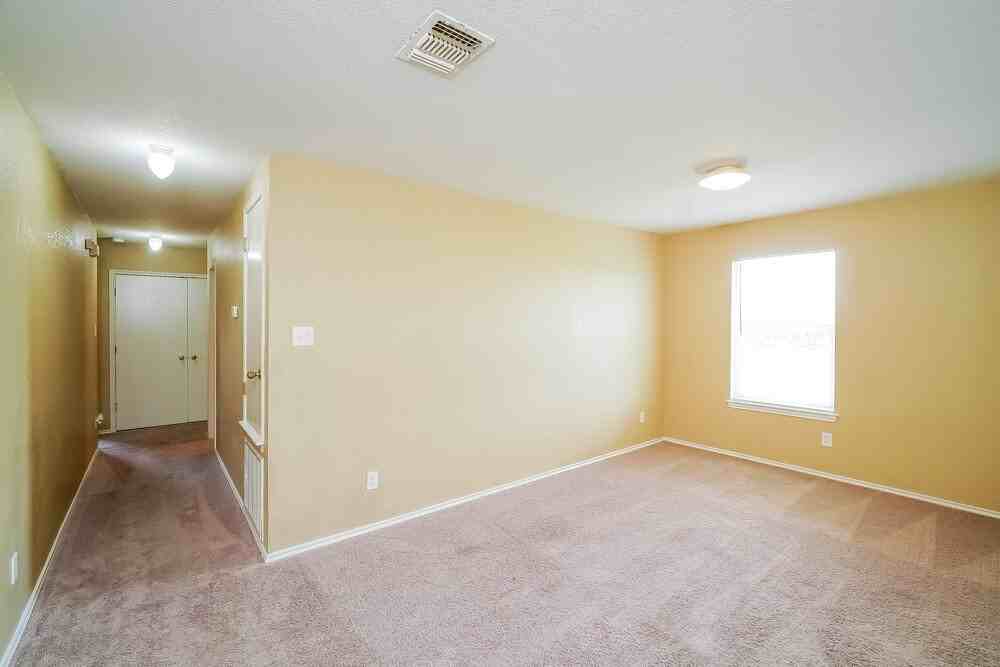 8007 Heights Vly - Photo 3 of 14