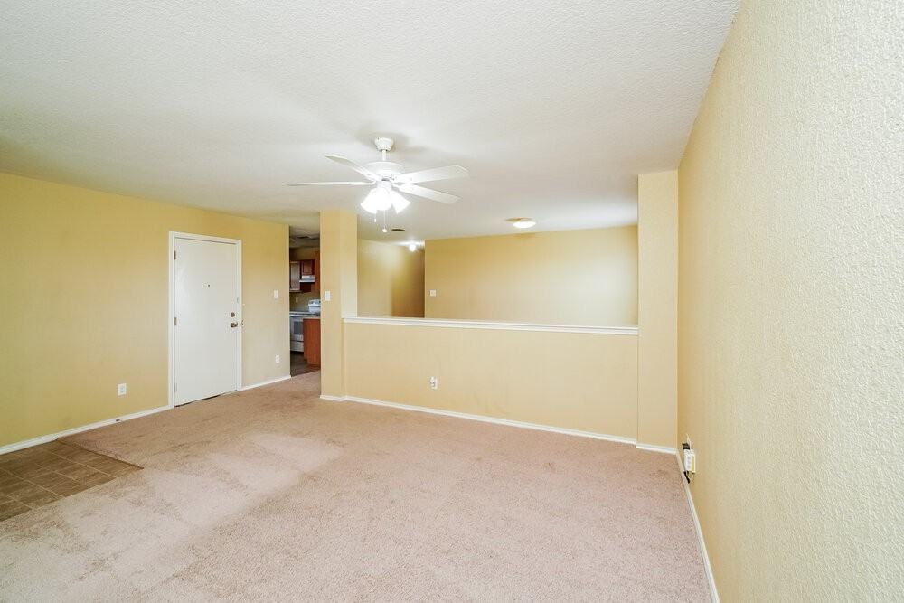 8007 Heights Vly - Photo 4 of 14