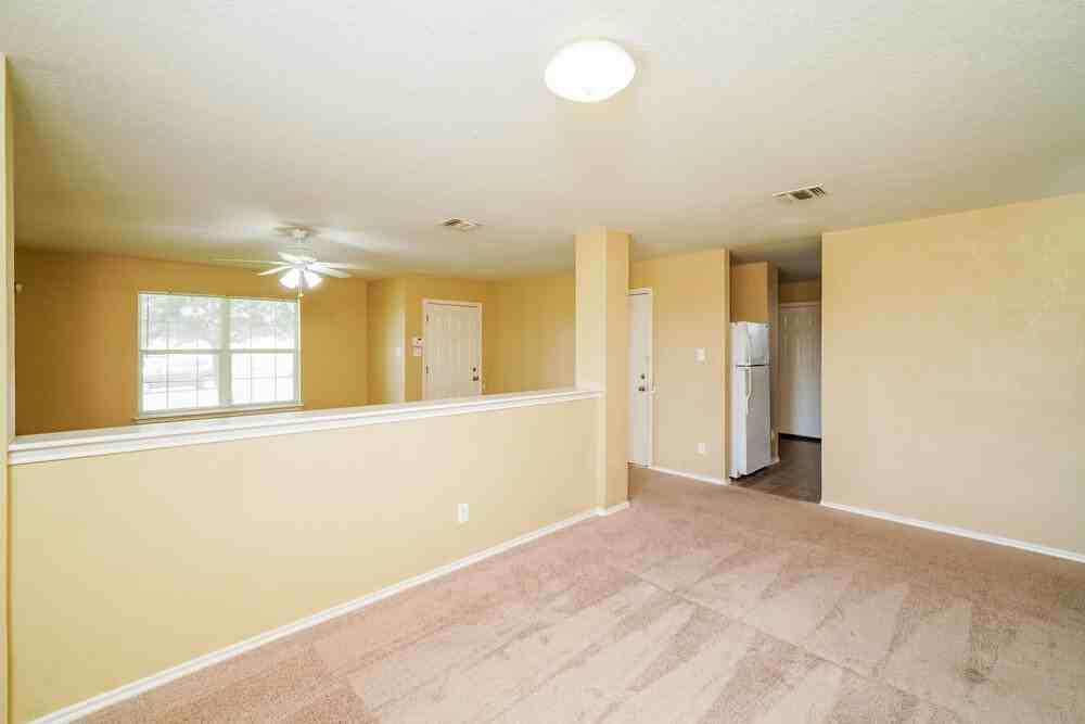 8007 Heights Vly - Photo 5 of 14