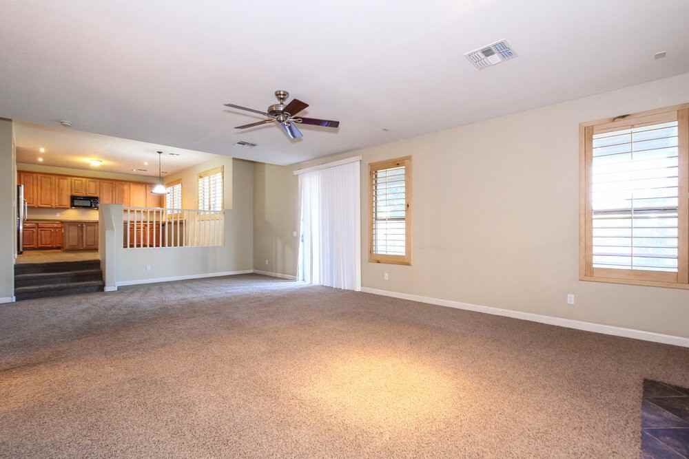 7064 W Antelope Dr - Photo 4 of 14