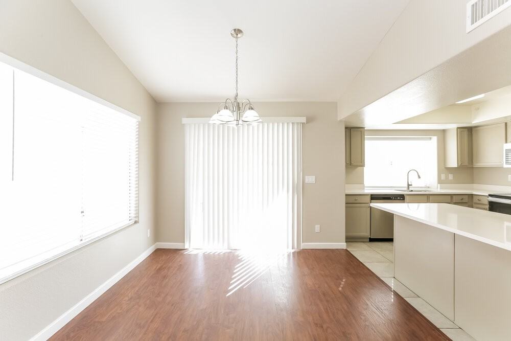 7045 N 28th Ave - Photo 7 of 17