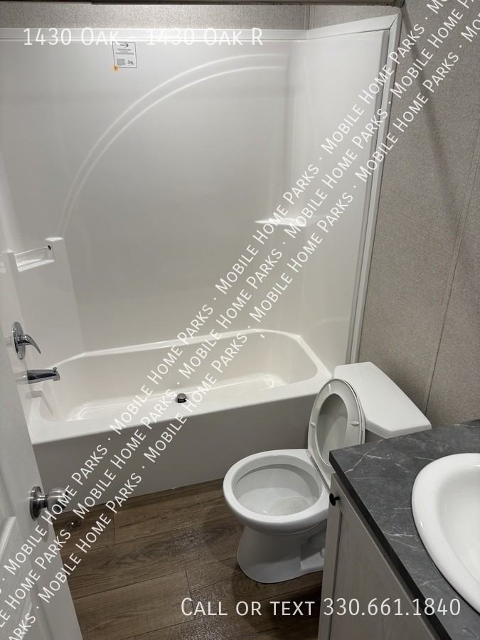 1430 Oak St #1430OAKR - Photo 5 of 9