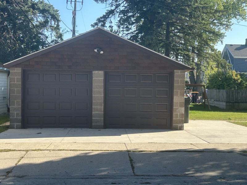 2402 S 83rd St - Photo 2 of 17