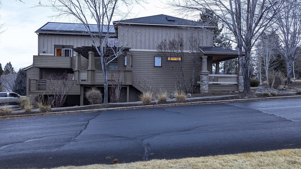 319 Northwest Flagline Drive - Photo 2 of 26