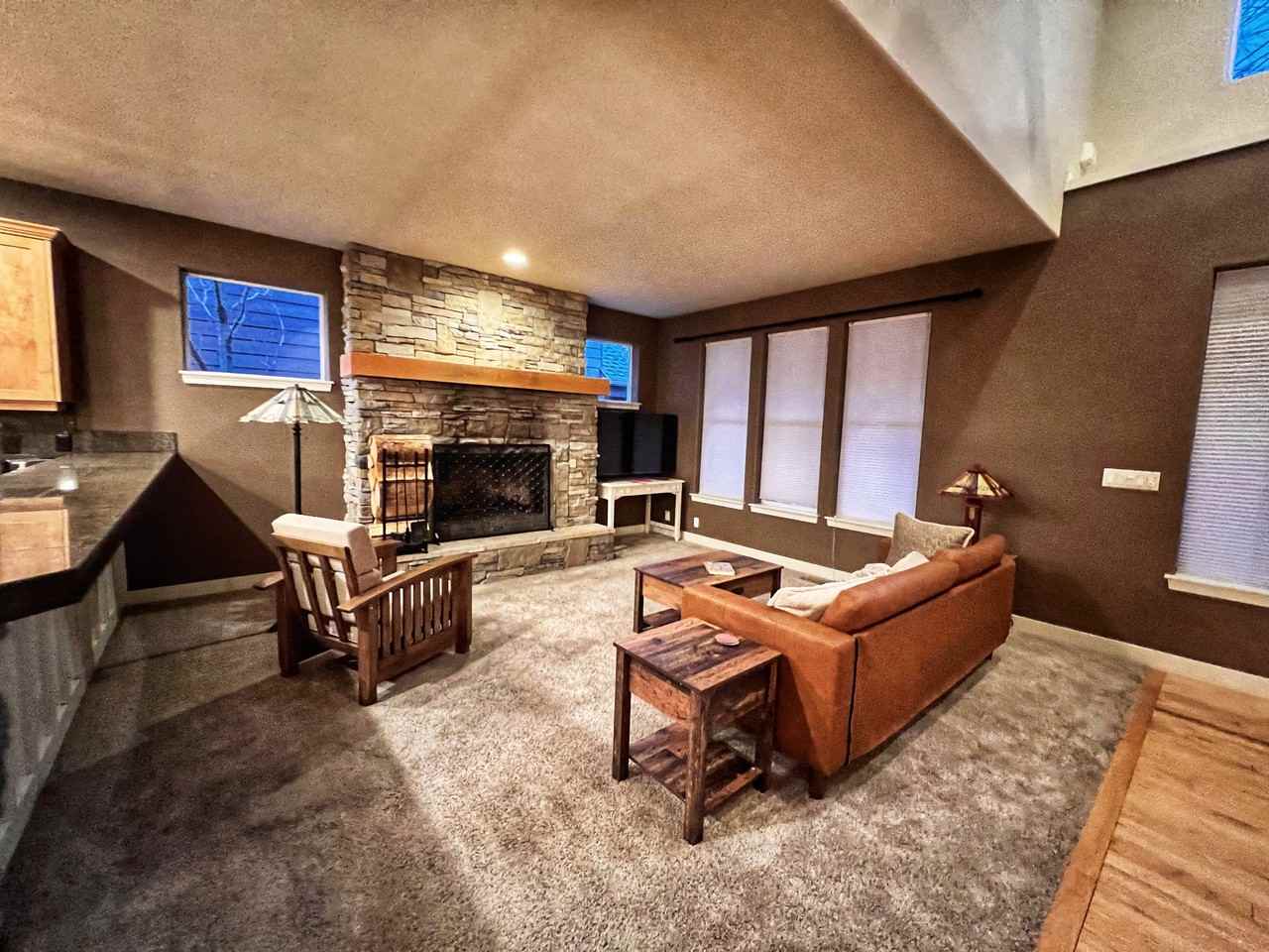 319 Northwest Flagline Drive - Photo 4 of 26