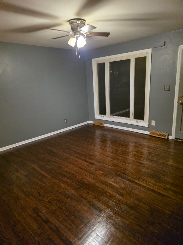 528 Camrose Dr - Photo 2 of 11