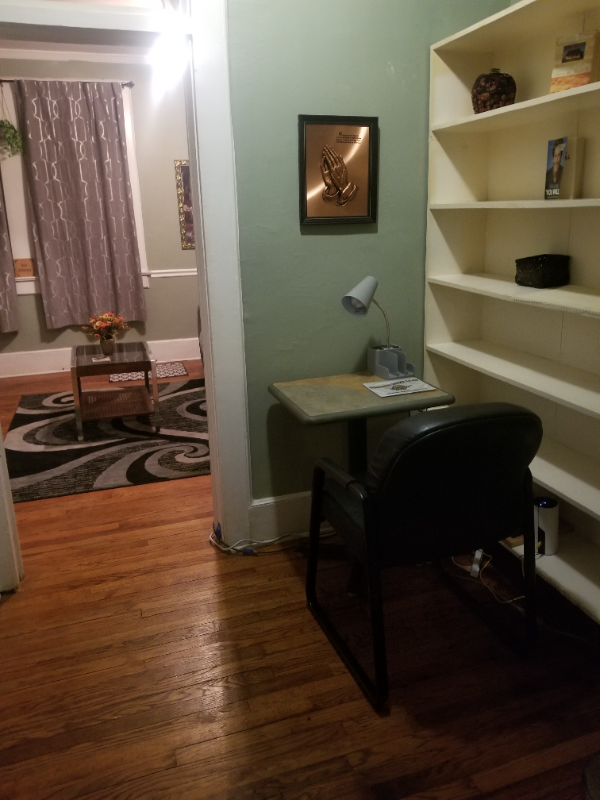 2217 Marion St - Photo 5 of 8