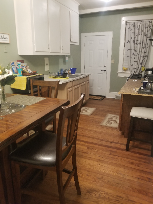 2217 Marion St - Photo 6 of 8