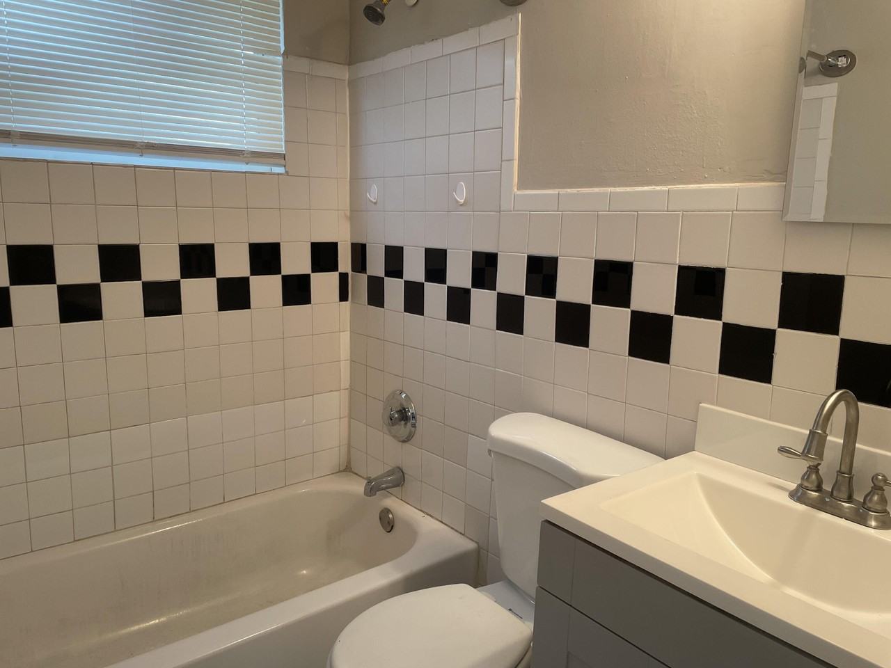 914 4th St #914-2 - Photo 5 of 8