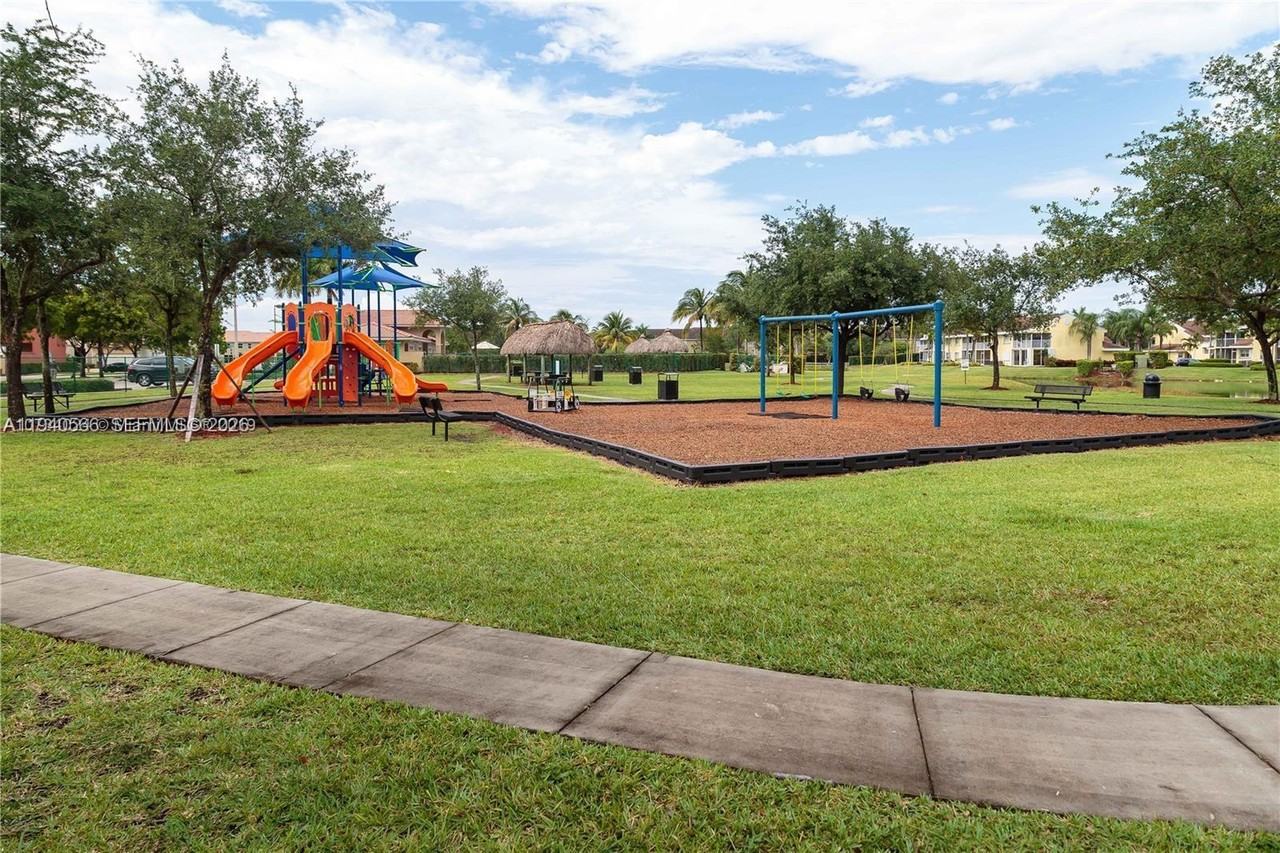 2008 Se 26th Ln #2008-204 - Photo 2 of 25