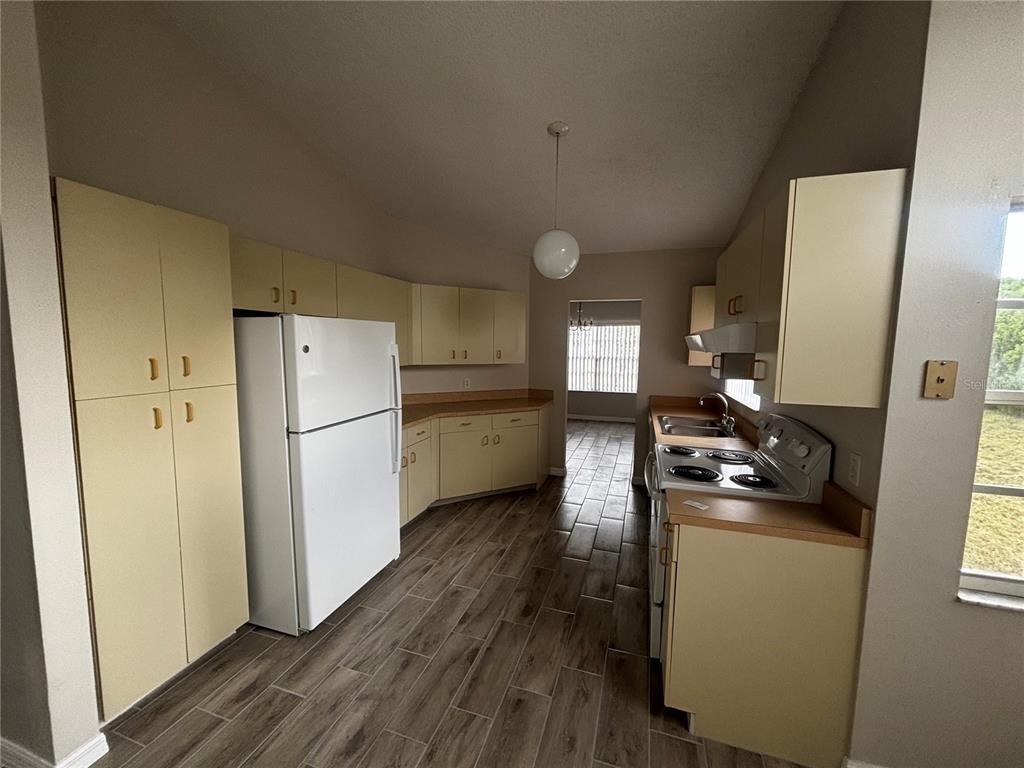 109 Emerald Rd #109 - Photo 3 of 9