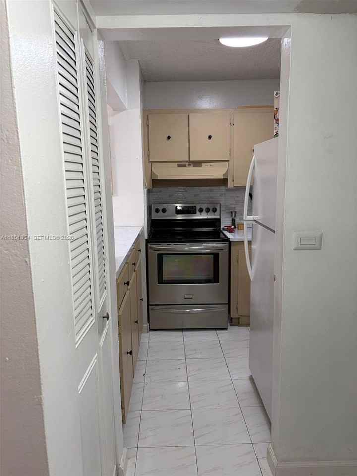 8841 W Flagler St #8841-113 - Photo 3 of 5