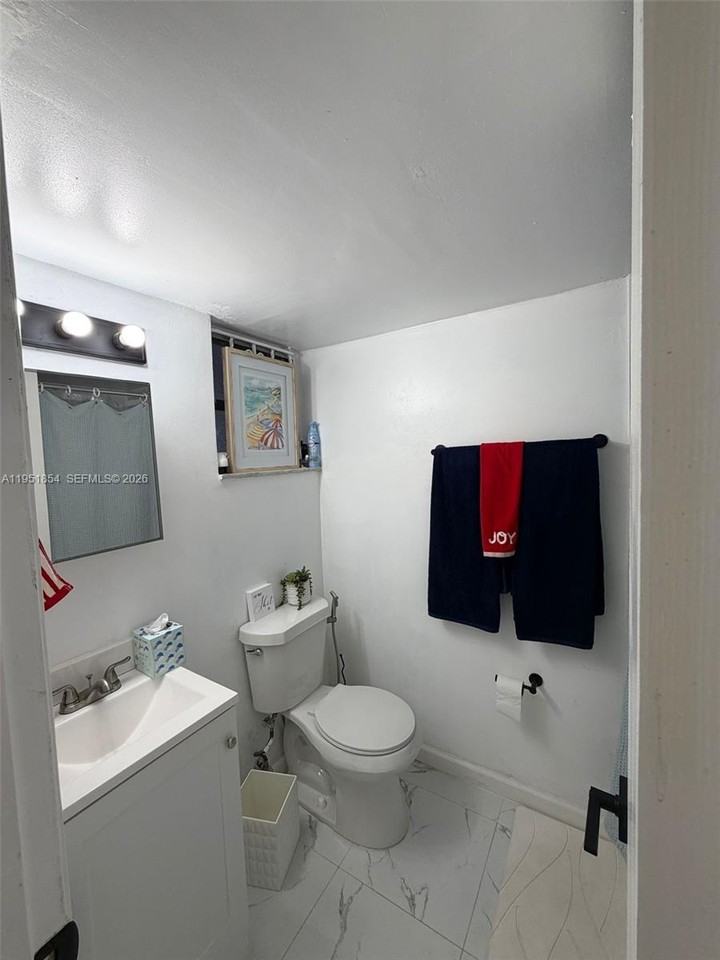 8841 W Flagler St #8841-113 - Photo 5 of 5