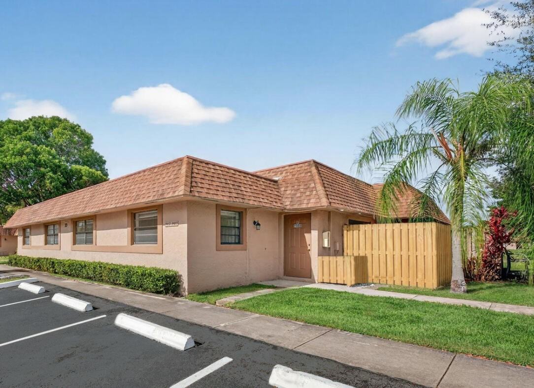 9409 Nw 49th Pl #940920D - Photo 4 of 22