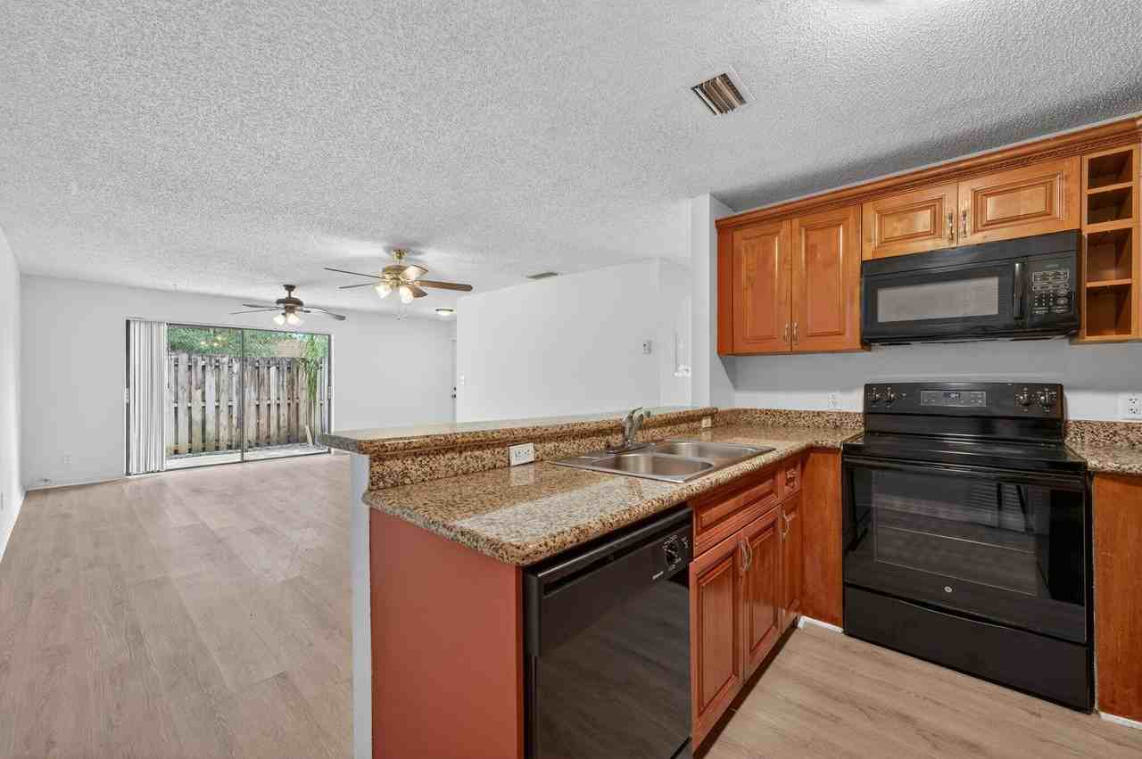 9409 Nw 49th Pl #940920D - Photo 7 of 22