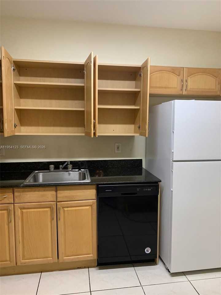 901 Hillcrest Dr #901-409 - Photo 4 of 32