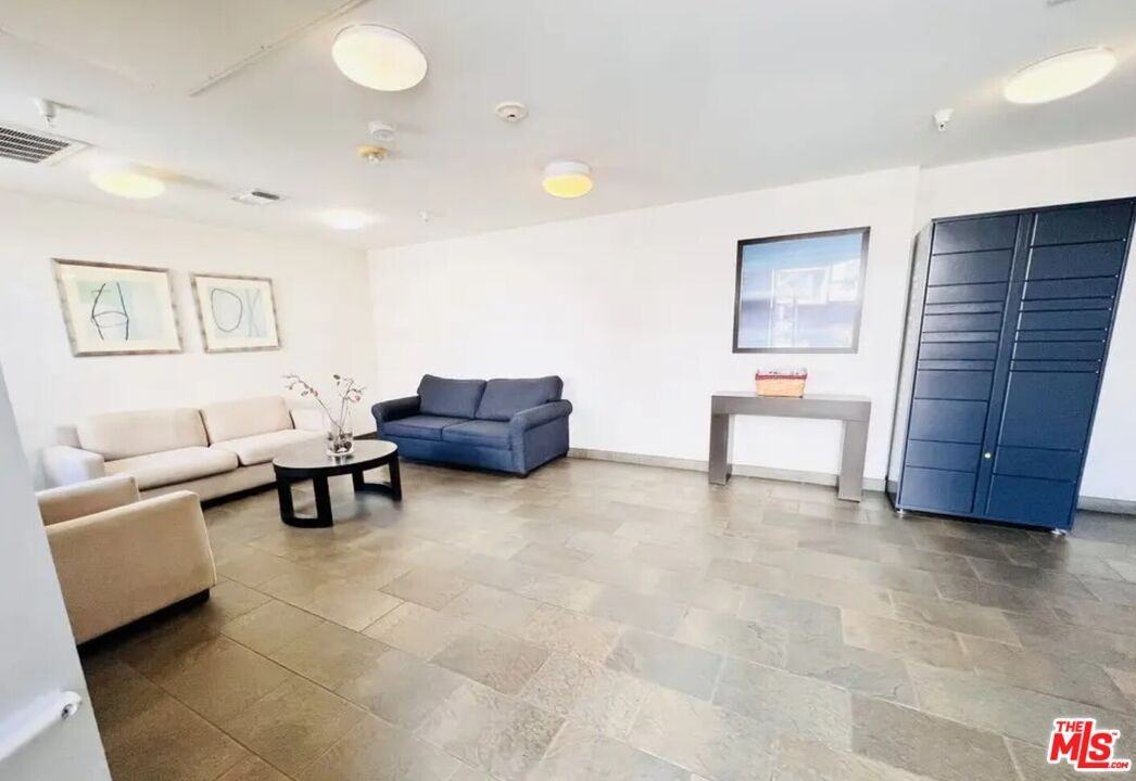 2864 Sunset Pl #2864-402 - Photo 5 of 14