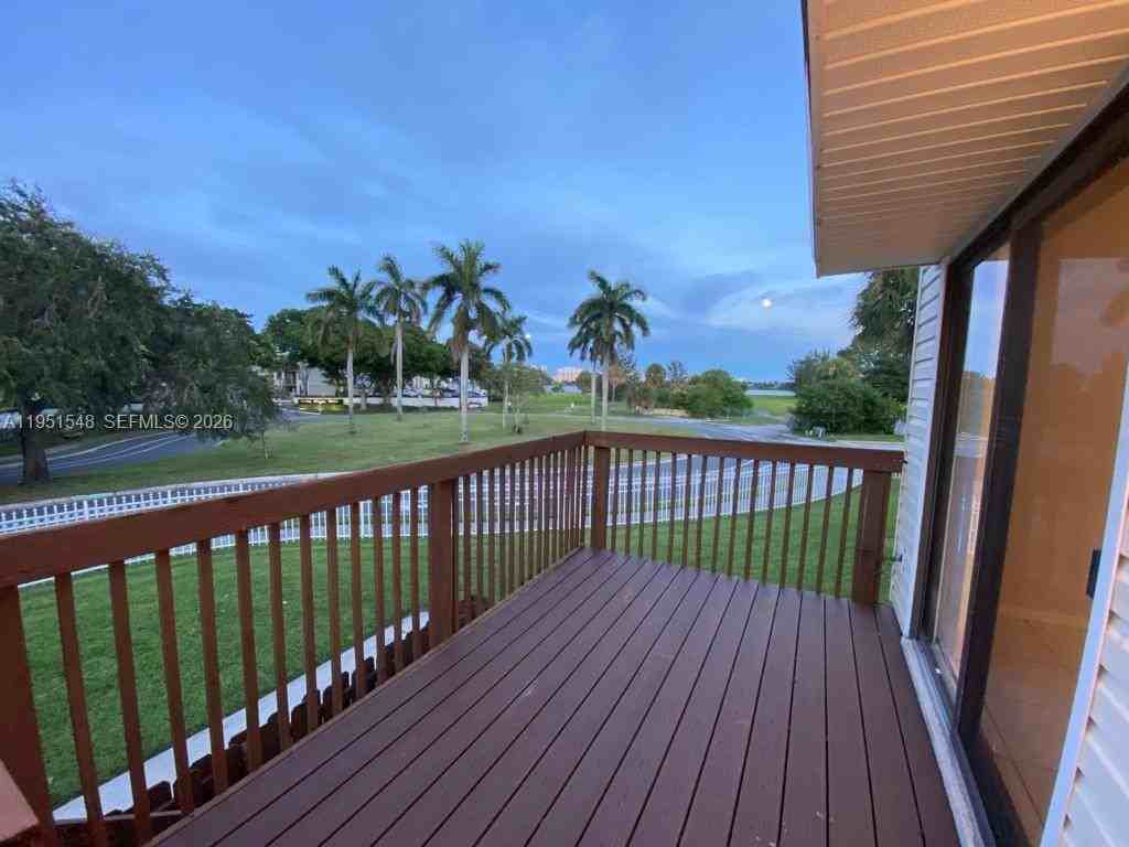 629 Executive Center Dr #629J203 - Photo 4 of 24